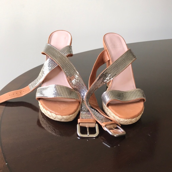 Stuart Weitzman Metal platted Alex crochet Wedges - Picture 7 of 8